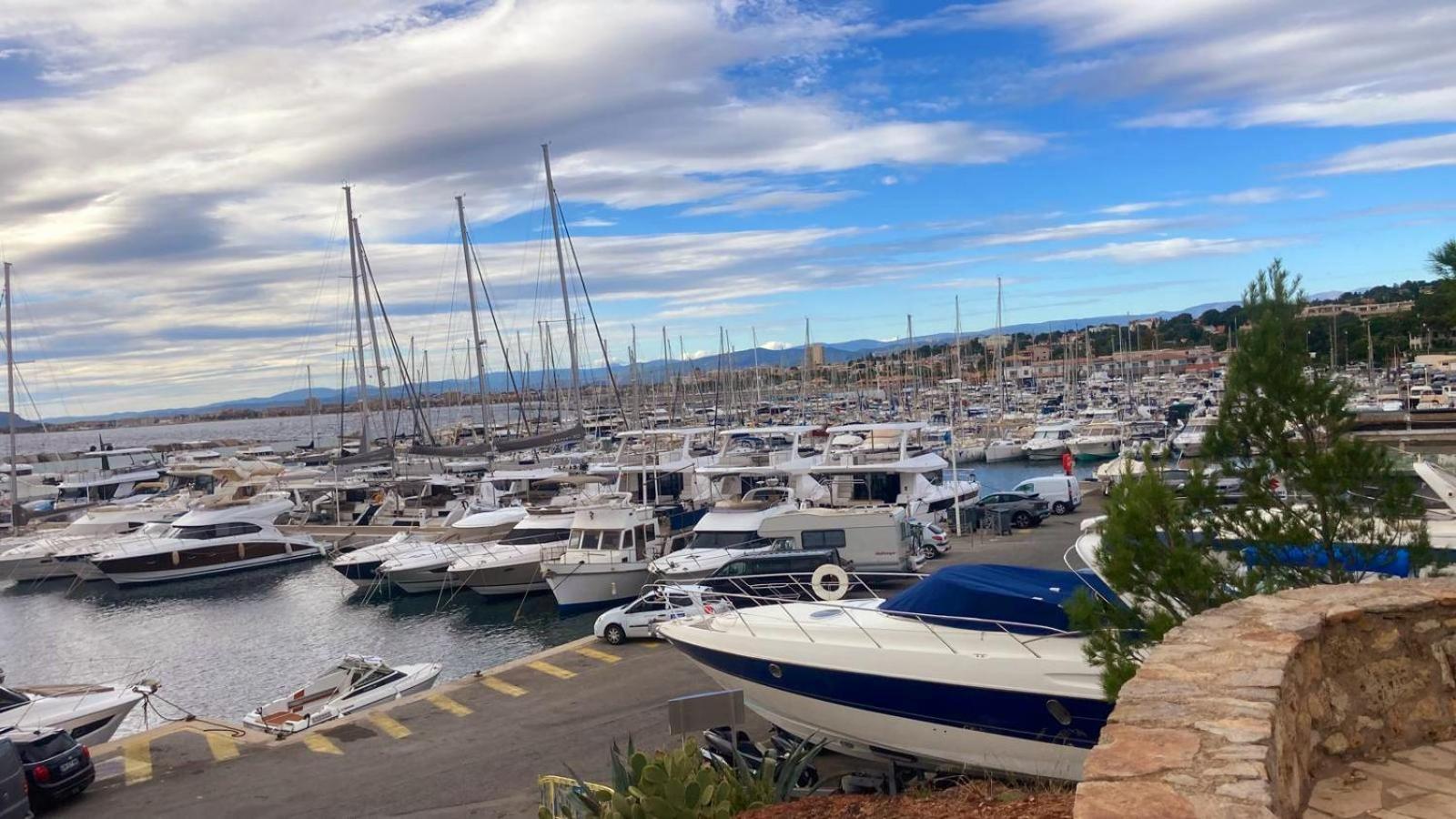 Balcon, Parking, Piscine Et Clim' A 2 Pas Du Port Santa Lucia Lejlighed Saint-Raphaël Eksteriør billede